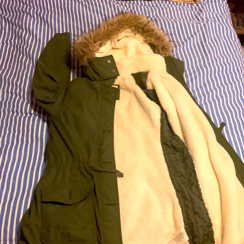 Winter jacket with faux fur around the hood an lined with cream color fleece